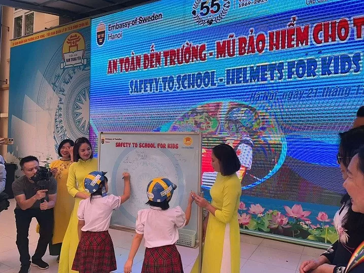 Thụy Điển góp sức tuyên truyền an toàn giao thông cho trẻ em Việt Nam Thụy Điển góp sức tuyên truyền an toàn giao thông cho trẻ em Việt Nam