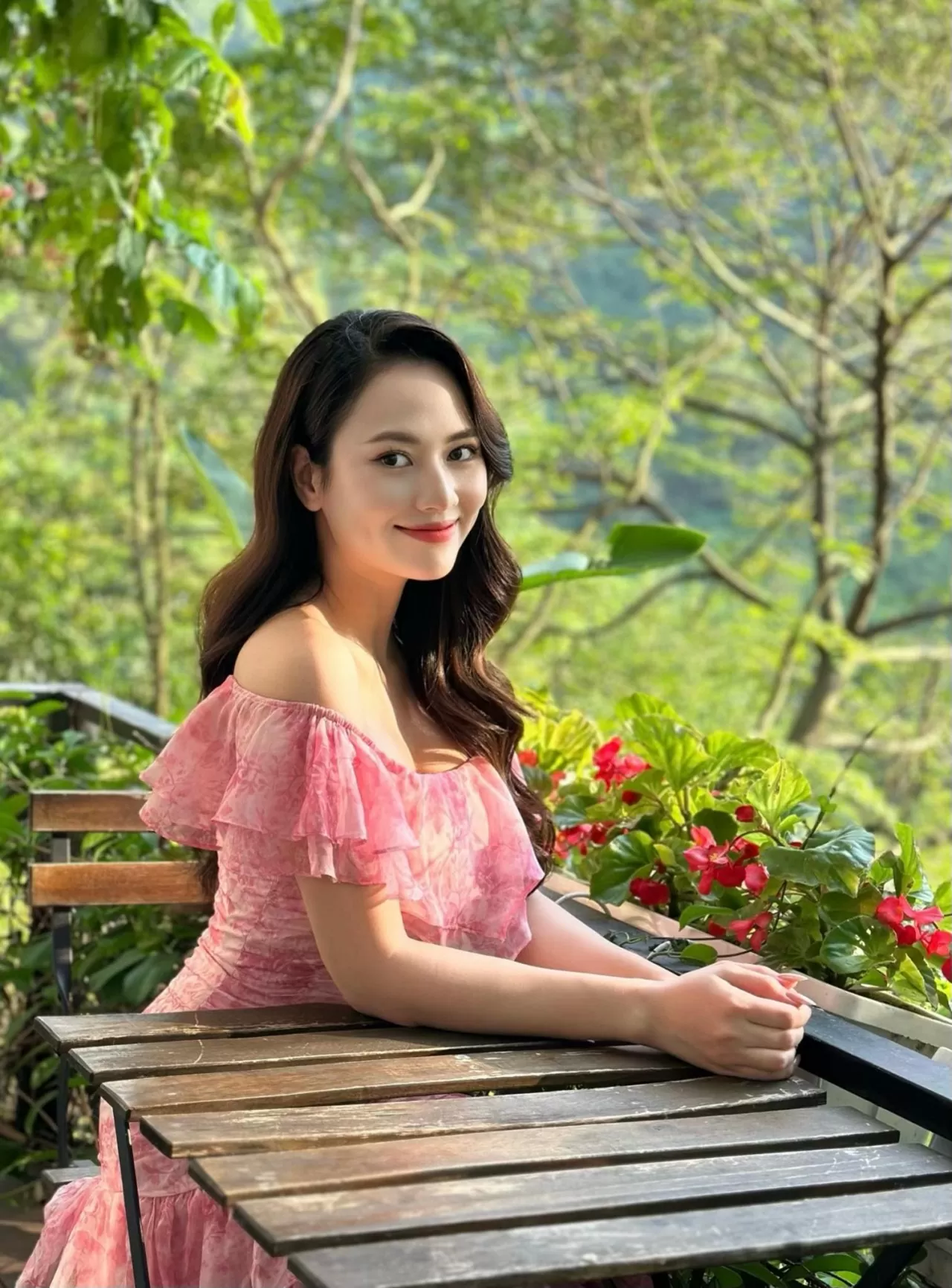 Ngắm vẻ dịu dàng của diễn viên Việt Hoa Ngắm vẻ dịu dàng của diễn viên Việt Hoa