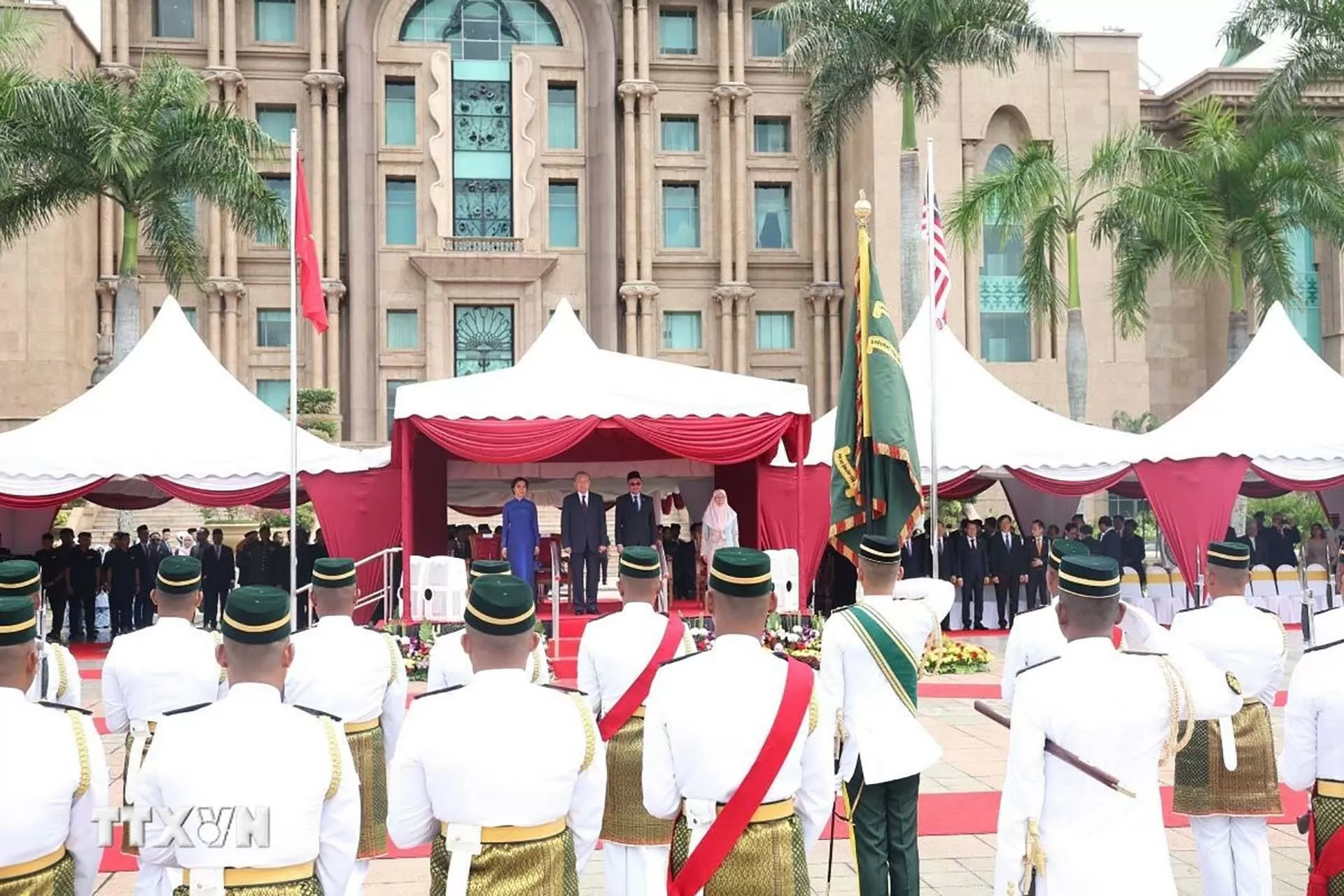 Tổng Bí thư Tô Lâm hội đàm với Thủ tướng Malaysia Anwar Ibrahim Tổng Bí thư Tô Lâm hội đàm với Thủ tướng Malaysia Anwar Ibrahim