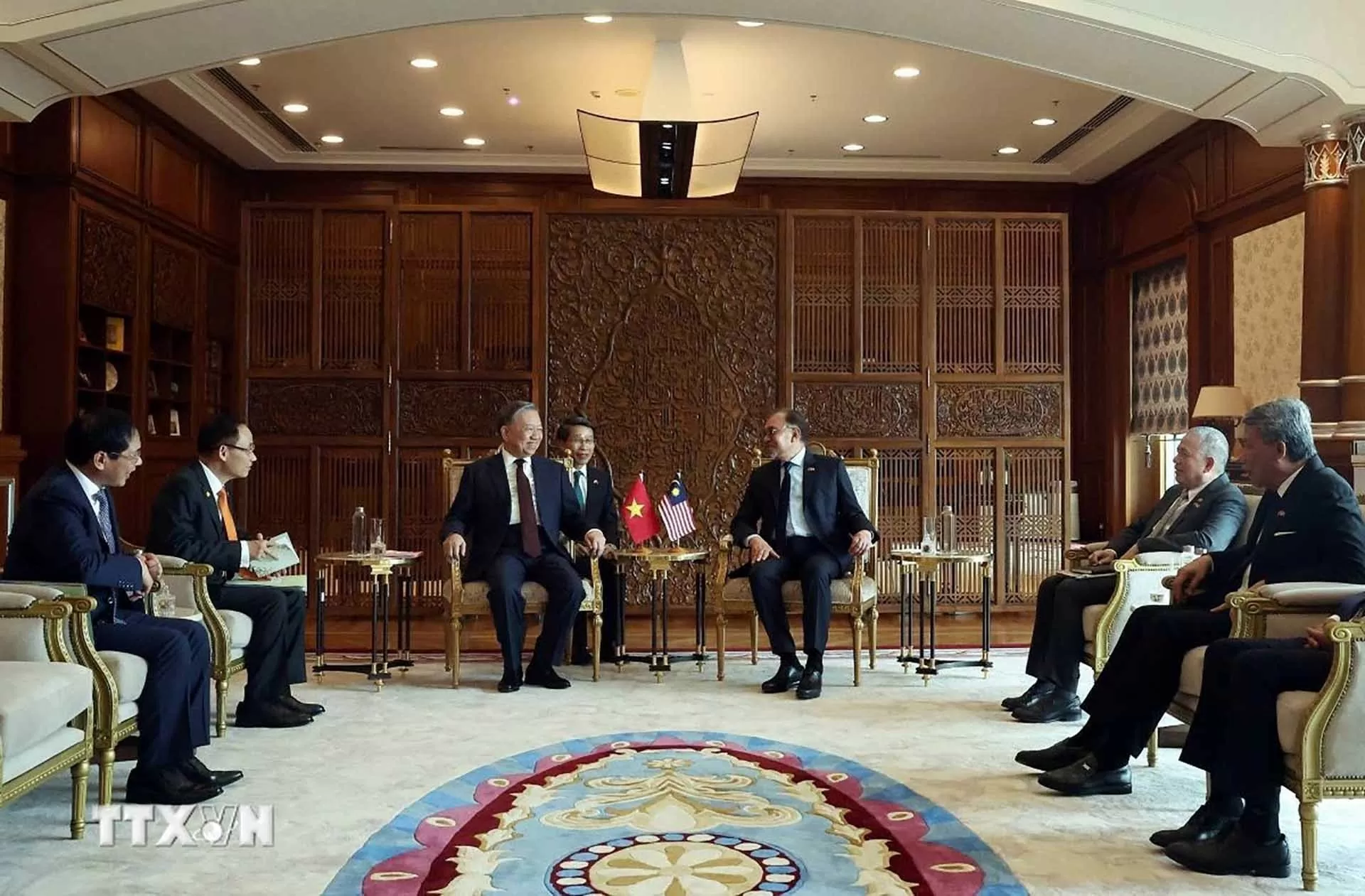 Tổng Bí thư Tô Lâm hội đàm với Thủ tướng Malaysia Anwar Ibrahim Tổng Bí thư Tô Lâm hội đàm với Thủ tướng Malaysia Anwar Ibrahim