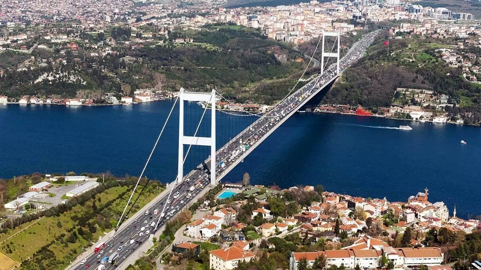 Bosphorus là eo biển hẹp nhất thế giới ngăn cách giữa châu Âu và châu Á. (Nguồn: Bosphorus Cruises) Bosphorus là eo biển hẹp nhất thế giới ngăn cách giữa châu Âu và châu Á. (Nguồn: Bosphorus Cruises)
