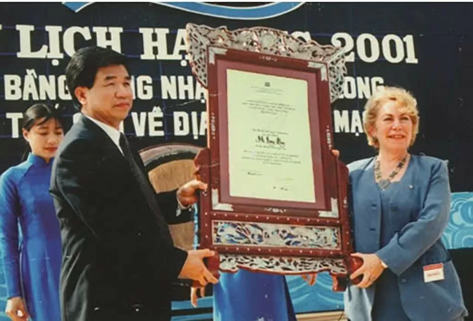Vịnh Hạ Long (Quảng Ninh) và những lần được thế giới trao 'vương miện' Vịnh Hạ Long (Quảng Ninh) và những lần được thế giới trao 'vương miện'