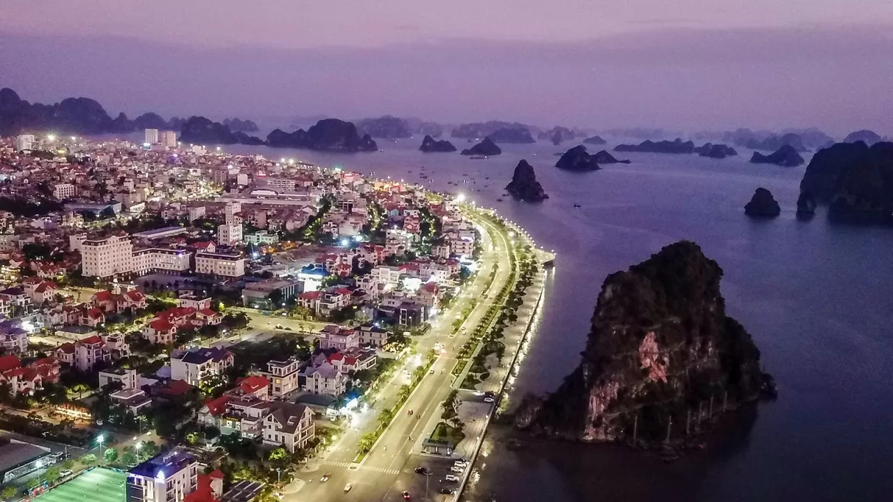 Mê mẩn khung cảnh của cung đường ven biển đẹp nhất Việt Nam Mê mẩn khung cảnh của cung đường ven biển đẹp nhất Việt Nam