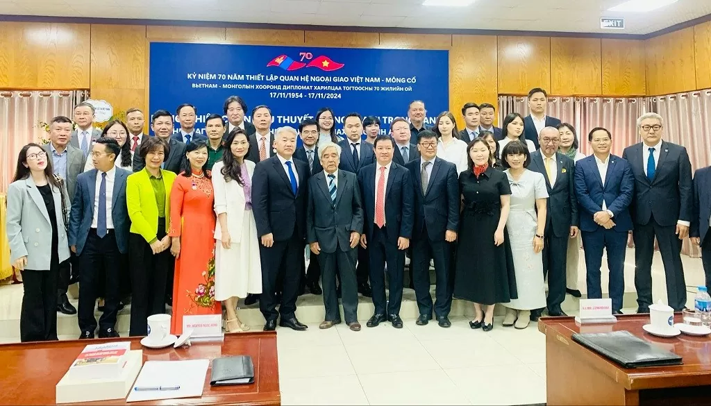 Tái bản cuốn tiểu thuyết 'Sông Thami trong xanh' của Mông Cổ tại Việt Nam Tái bản cuốn tiểu thuyết 'Sông Thami trong xanh' của Mông Cổ tại Việt Nam