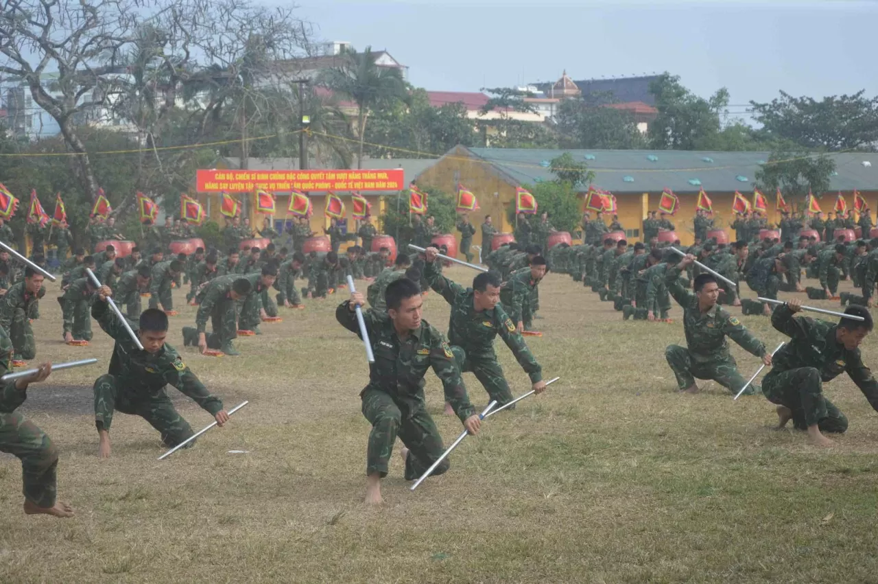 Binh chủng Đặc công sẽ trình diễn bốn nội dung bao gồm: Trống trận; võ trận, cờ trận; đồng diễn võ, xếp chữ; võ cổ truyền Việt Nam theo bố cục xuất quân, xung trận và khải hoàn. (Ảnh: Ngọc Anh) Binh chủng Đặc công sẽ trình diễn bốn nội dung bao gồm: Trống trận; võ trận, cờ trận; đồng diễn võ, xếp chữ; võ cổ truyền Việt Nam theo bố cục xuất quân, xung trận và khải hoàn. (Ảnh: Ngọc Anh)