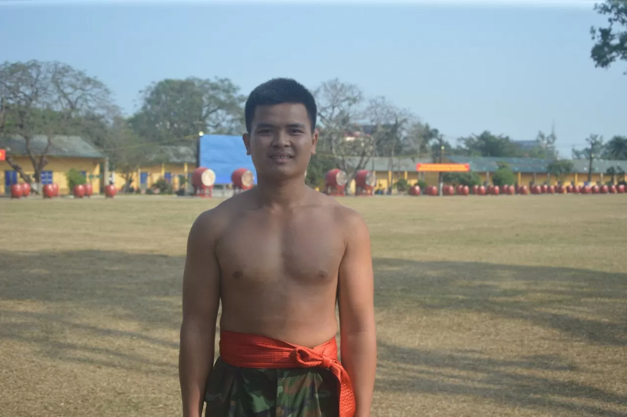 Hạ sĩ Lê Phức Dương cho biết, tham gia trình diễn tại sự kiện là vinh dự đặc biệt và nhiệm vụ quan trọng đối với toàn thể Quân đội nhân dân Việt Nam, đặc biệt là Binh chủng Đặc công. (Ảnh: Ngọc Anh) Hạ sĩ Lê Phức Dương cho biết, tham gia trình diễn tại sự kiện là vinh dự đặc biệt và nhiệm vụ quan trọng đối với toàn thể Quân đội nhân dân Việt Nam, đặc biệt là Binh chủng Đặc công. (Ảnh: Ngọc Anh)