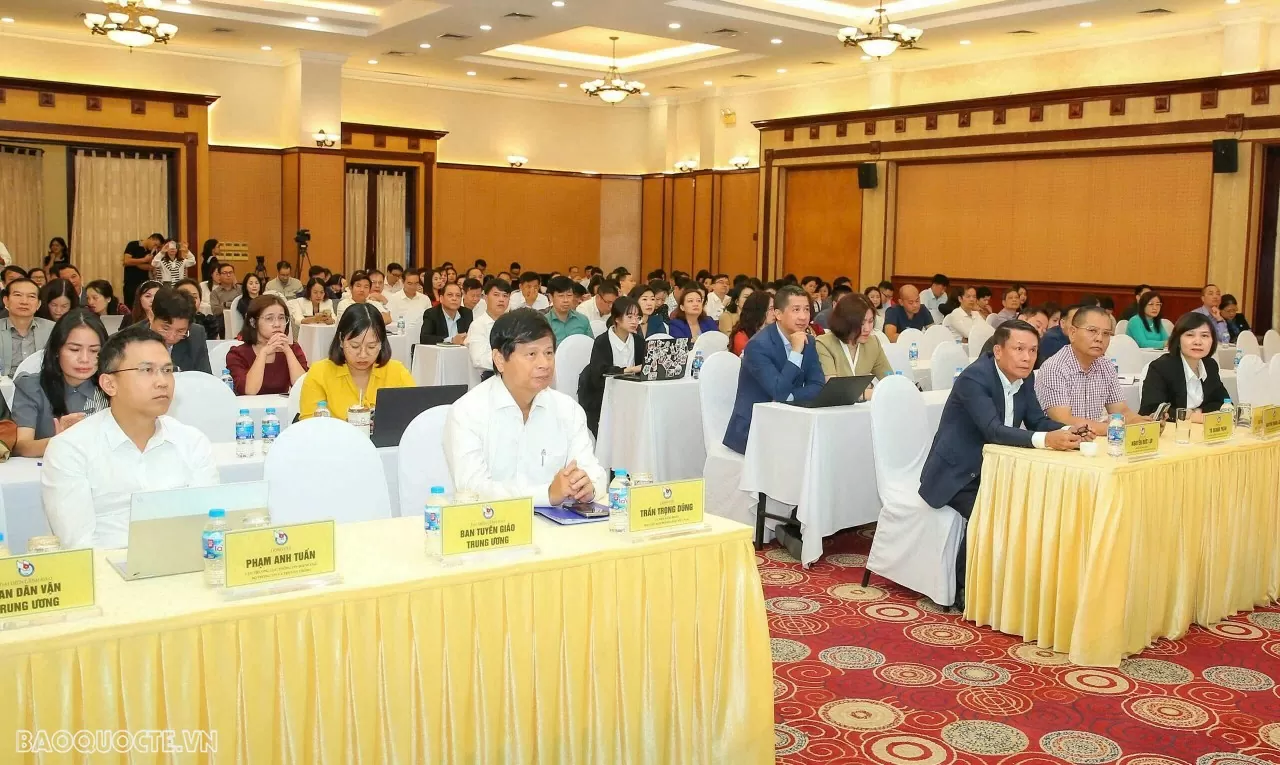 Phát triển báo chí chất lượng cao trong bối cảnh chuyển đổi số Phát triển báo chí chất lượng cao trong bối cảnh chuyển đổi số