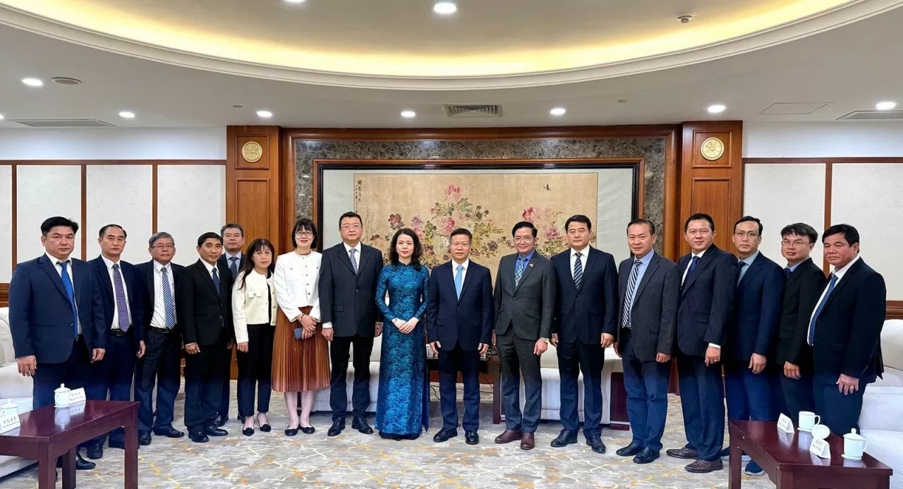 Hội kiến Chủ tịch Quảng Tây kiêm Bí thư Thành ủy Liễu Châu Đàm Phi Sáng. Hội kiến Chủ tịch Quảng Tây kiêm Bí thư Thành ủy Liễu Châu Đàm Phi Sáng.