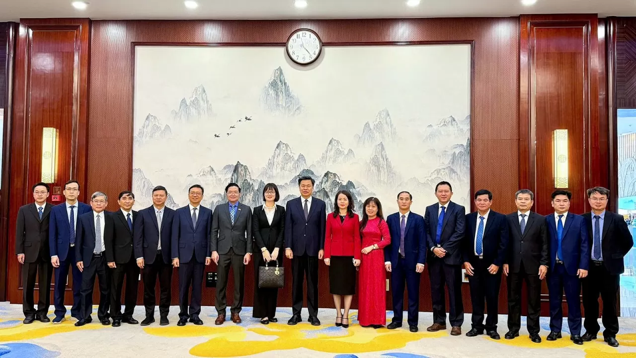 Các đại biểu dự Toạ đàm về đẩy mạnh hợp tác ngoại vụ địa phương và du lịch Việt Nam - Quảng Tây. Các đại biểu dự Toạ đàm về đẩy mạnh hợp tác ngoại vụ địa phương và du lịch Việt Nam - Quảng Tây.