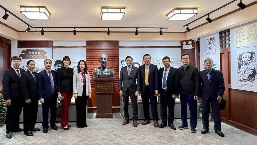 Đoàn Khu di tích Nhà ở cũ Chủ tịch Hồ Chí Minh tại Liễu Châu. Đoàn Khu di tích Nhà ở cũ Chủ tịch Hồ Chí Minh tại Liễu Châu.