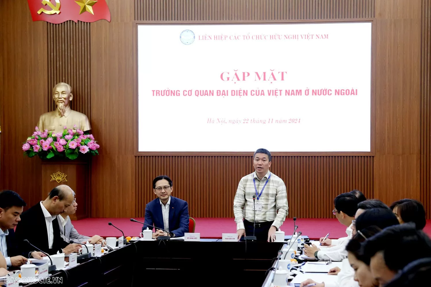 Liên hiệp các tổ chức hữu nghị Việt Nam làm việc với Đoàn Trưởng cơ quan đại diện Việt Nam ở nước ngoài Liên hiệp các tổ chức hữu nghị Việt Nam làm việc với Đoàn Trưởng cơ quan đại diện Việt Nam ở nước ngoài