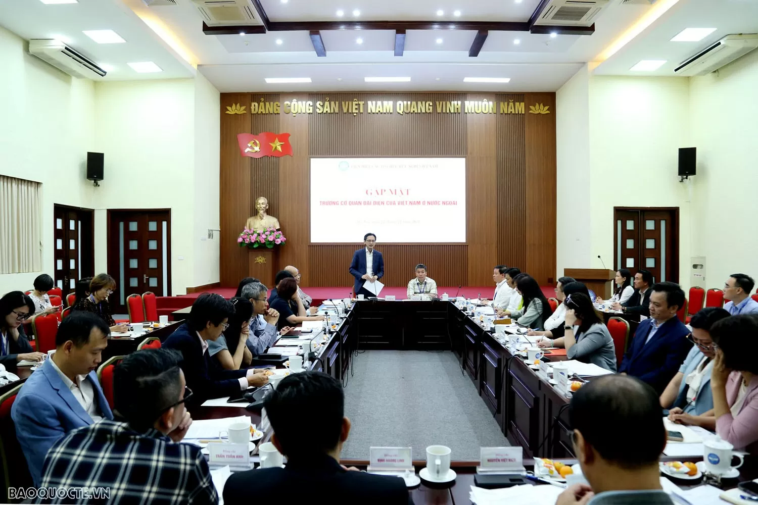 Liên hiệp các tổ chức hữu nghị Việt Nam làm việc với Đoàn Trưởng cơ quan đại diện Việt Nam ở nước ngoài Liên hiệp các tổ chức hữu nghị Việt Nam làm việc với Đoàn Trưởng cơ quan đại diện Việt Nam ở nước ngoài