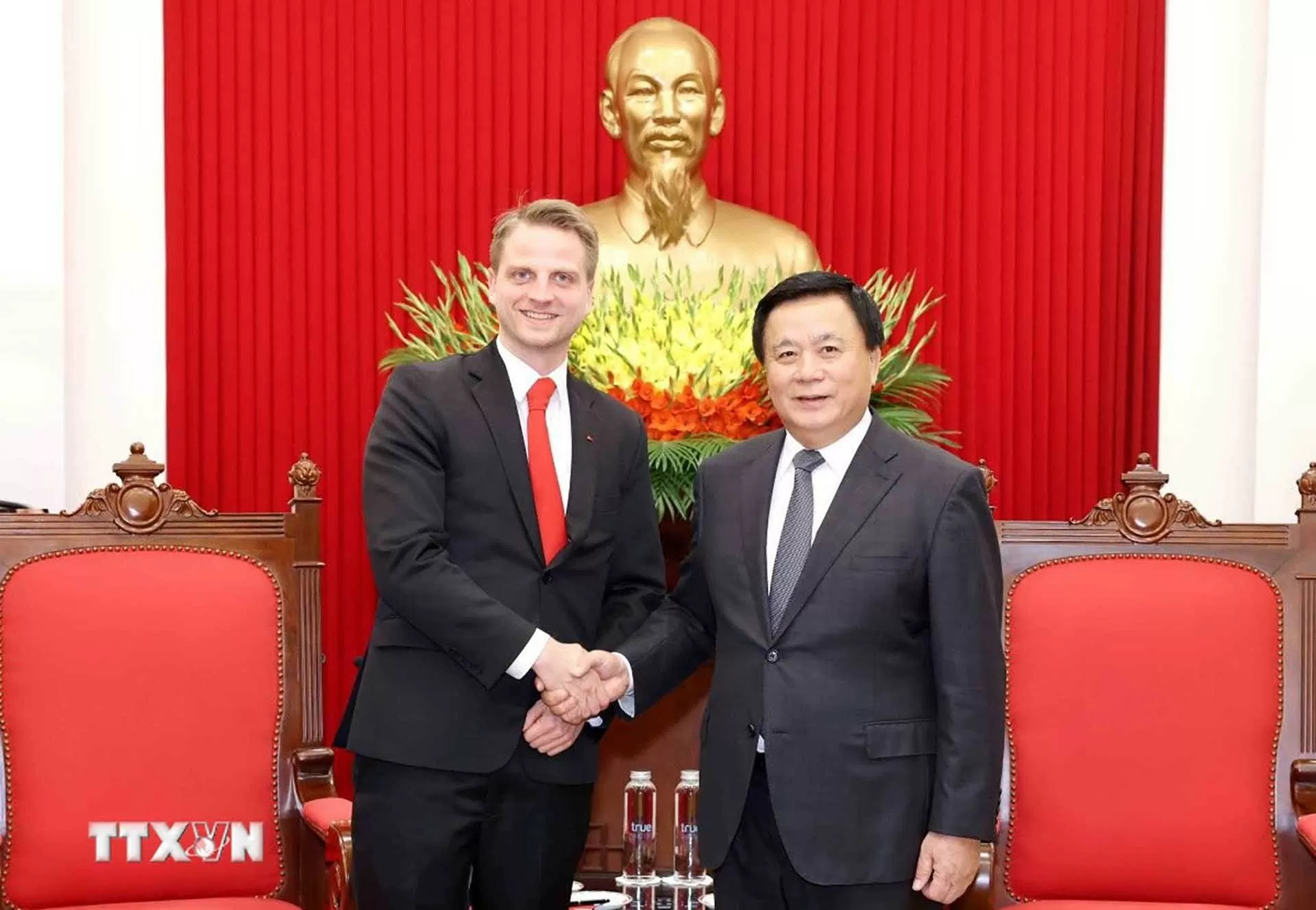 Đoàn đại biểu Đảng Cánh tả Đức thăm làm việc tại Việt Na Đoàn đại biểu Đảng Cánh tả Đức thăm làm việc tại Việt Na