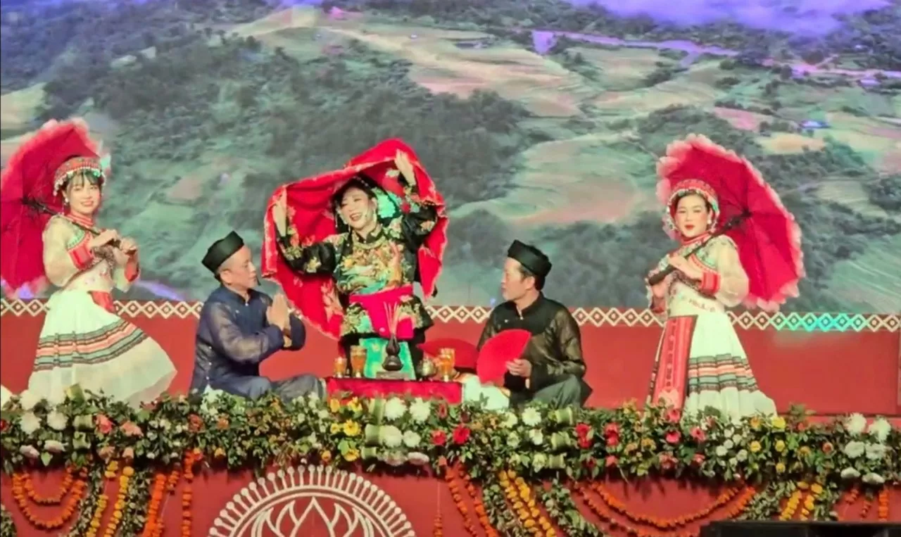 A Vietnamese cultural performance at the International Tribal Festival in India. A Vietnamese cultural performance at the International Tribal Festival in India.
