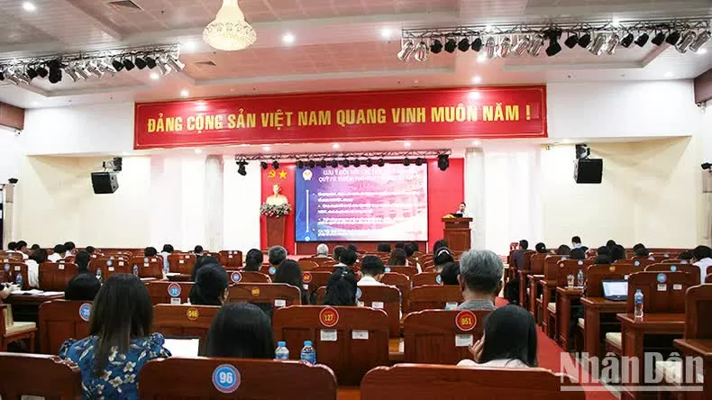 Cập nhật kiến thức và nghiệp vụ đối ngoại dành cho công chức, viên chức ngoại vụ địa phương vùng Đồng bằng sông Cửu Long. (Nguồn: Nhân Dân) Cập nhật kiến thức và nghiệp vụ đối ngoại dành cho công chức, viên chức ngoại vụ địa phương vùng Đồng bằng sông Cửu Long. (Nguồn: Nhân Dân)
