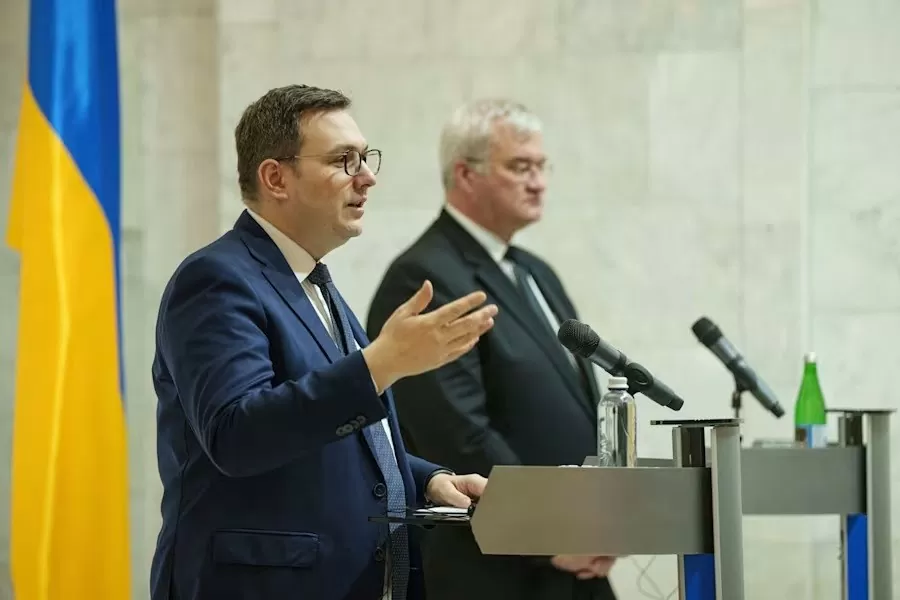 Ngoại trưởng Czech Jan Lipavsky phát biểu trong cuộc họp báo chung với người đồng cấp Ukraine Andriiy Sybiha tại Kiev, Ukraine, ngày 22/11. (Nguồn: AP) Ngoại trưởng Czech Jan Lipavsky phát biểu trong cuộc họp báo chung với người đồng cấp Ukraine Andriiy Sybiha tại Kiev, Ukraine, ngày 22/11. (Nguồn: AP)