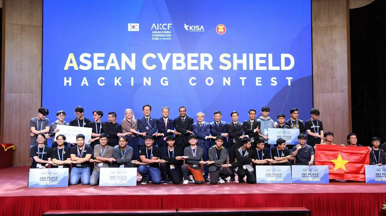 Việt Nam về nhất cuộc thi an ninh mạng ASEAN Cyber Shield lần thứ 2. (Nguồn: Vietnamnet) Việt Nam về nhất cuộc thi an ninh mạng ASEAN Cyber Shield lần thứ 2. (Nguồn: Vietnamnet)