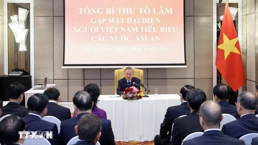Tổng Bí thư Tô Lâm nói chuyện với đại diện người Việt Nam tiêu biểu các nước ASEAN. Tổng Bí thư Tô Lâm nói chuyện với đại diện người Việt Nam tiêu biểu các nước ASEAN.