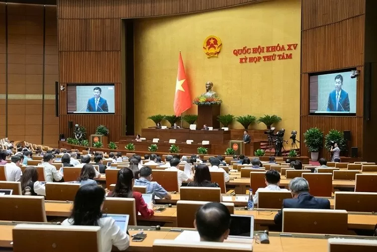 Quốc hội nghe Phó Thủ tướng Chính phủ Lê Thành Long báo cáo về dự án Luật Công nghiệp công nghệ số Quốc hội nghe Phó Thủ tướng Chính phủ Lê Thành Long báo cáo về dự án Luật Công nghiệp công nghệ số