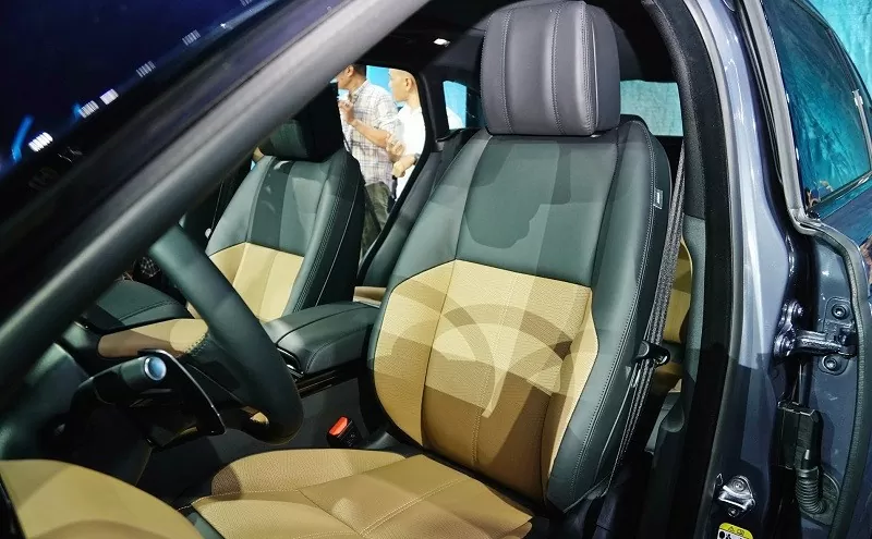 Cận cảnh Range Rover Velar 2025 ra mắt tại Việt Nam, giá từ 3,72 tỷ đồng Cận cảnh Range Rover Velar 2025 ra mắt tại Việt Nam, giá từ 3,72 tỷ đồng