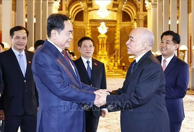 Chủ tịch Quốc hội Trần Thanh Mẫn yết kiến Quốc vương Campuchia Norodom Sihamoni Chủ tịch Quốc hội Trần Thanh Mẫn yết kiến Quốc vương Campuchia Norodom Sihamoni