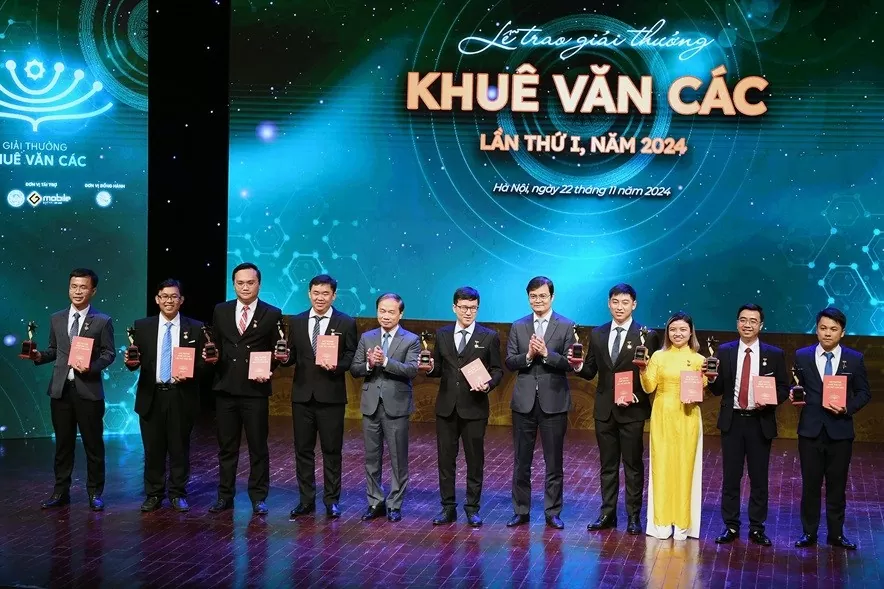 Giải thưởng Khuê Văn Các vinh danh 9 nhà khoa học tiêu biểu Giải thưởng Khuê Văn Các vinh danh 9 nhà khoa học tiêu biểu