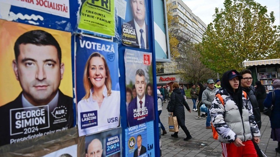 Người dân Romania bỏ phiếu vòng đầu tiên của cuộc bầu cử tổng thống