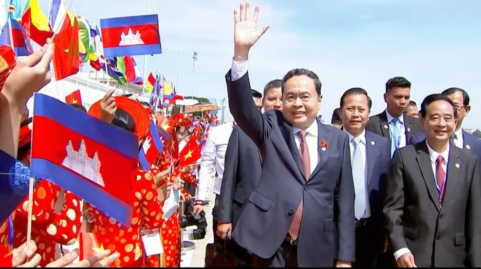 Chủ tịch Quốc hội Trần Thanh Mẫn kết thúc tốt đẹp chuyến thăm chính thức Campuchia. (Nguồn: Quochoi.vn) Chủ tịch Quốc hội Trần Thanh Mẫn kết thúc tốt đẹp chuyến thăm chính thức Campuchia. (Nguồn: Quochoi.vn)
