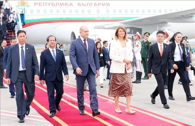 Tổng thống Bulgaria đến Hà Nội, bắt đầu thăm chính thức Việt Nam Tổng thống Bulgaria đến Hà Nội, bắt đầu thăm chính thức Việt Nam