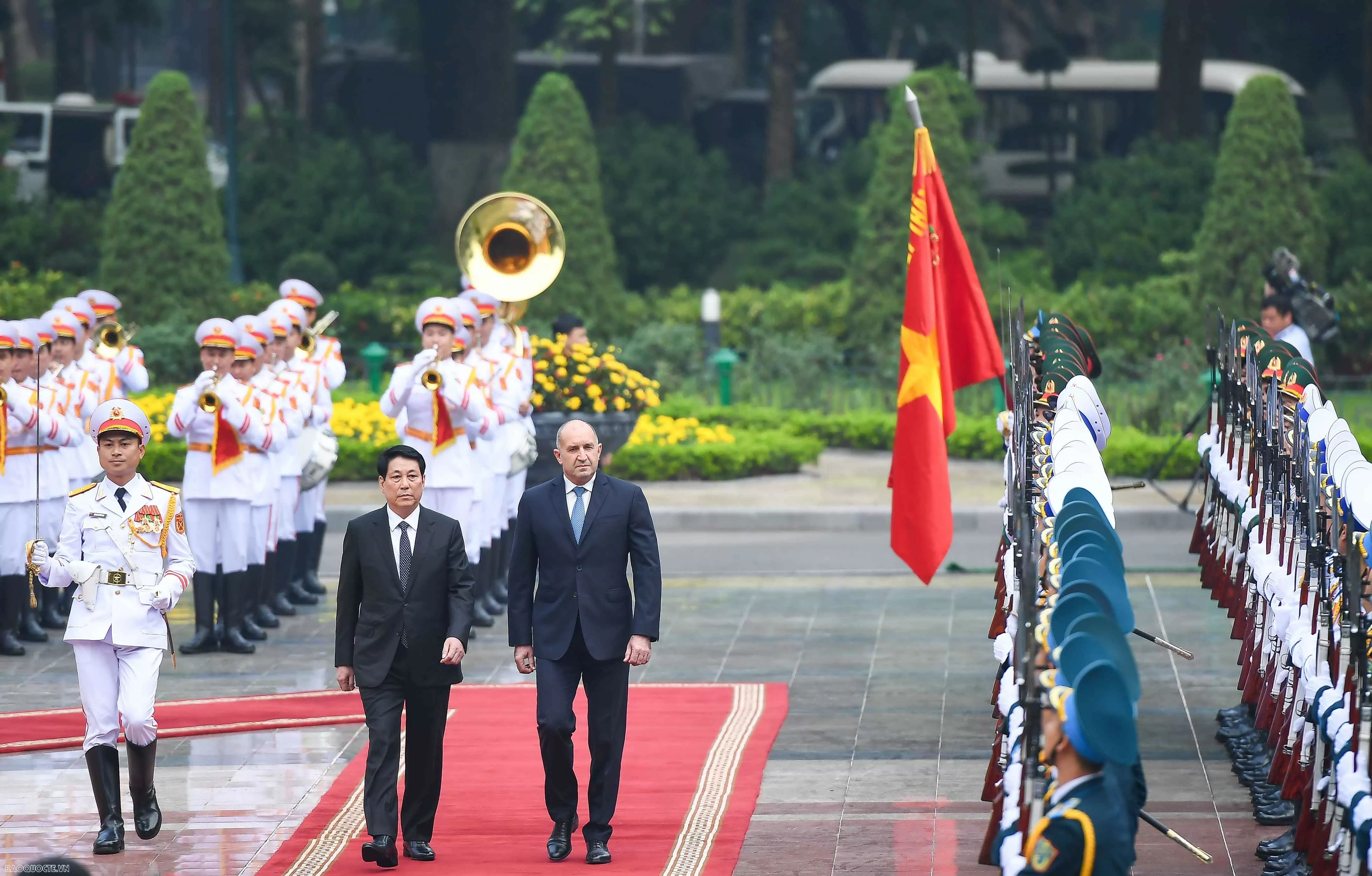 Đây là chuyến thăm đầu tiên sau 11 năm của Tổng thống Bulgaria và cũng là chuyến thăm Việt Nam đầu tiên của ông Rumen Radev trên cương vị Tổng thống. Đây là chuyến thăm đầu tiên sau 11 năm của Tổng thống Bulgaria và cũng là chuyến thăm Việt Nam đầu tiên của ông Rumen Radev trên cương vị Tổng thống.