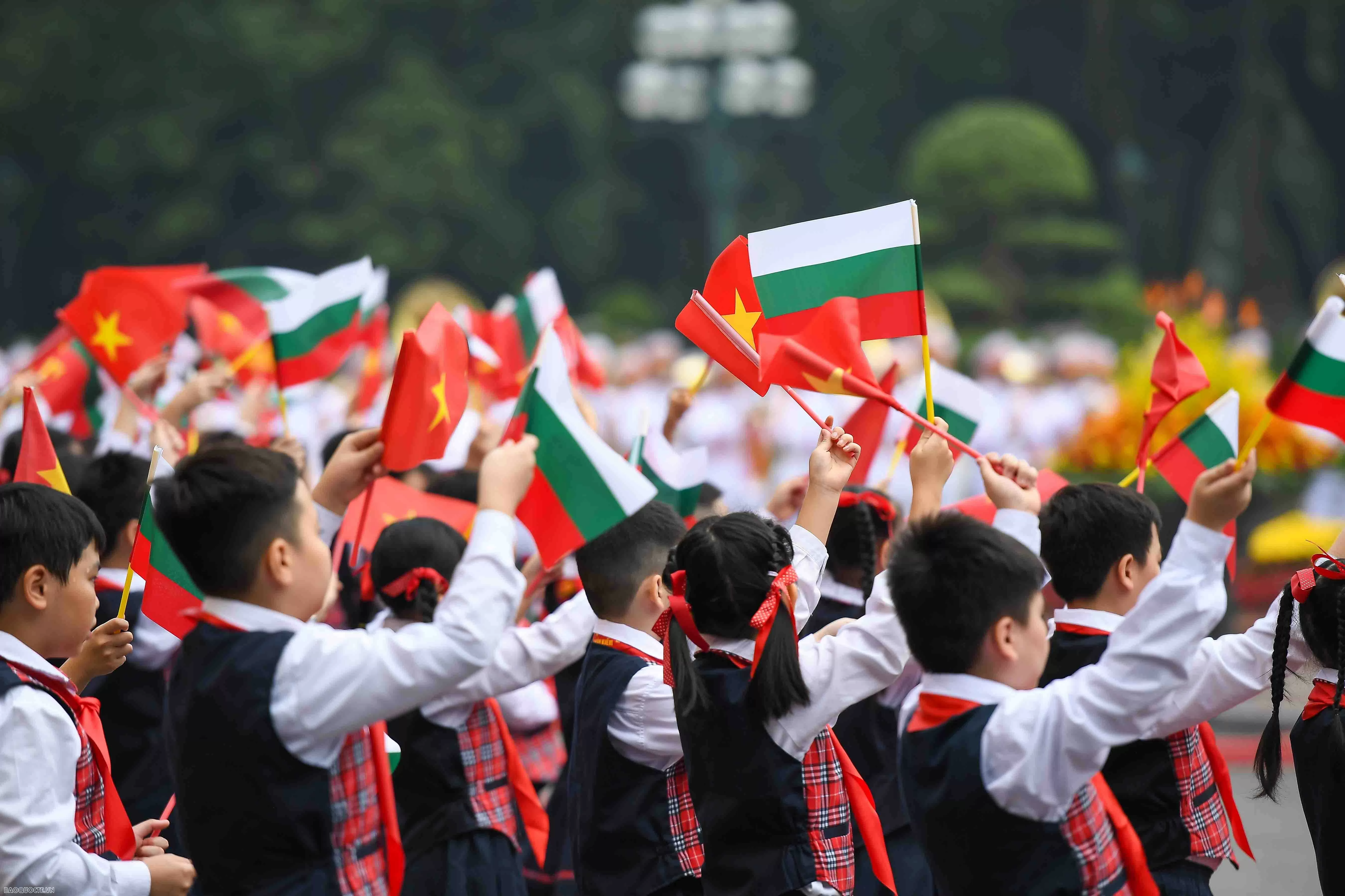 Dự kiến trong chuyến thăm, Tổng thống Bulgaria sẽ chào Tổng Bí thư Tô Lâm; hội kiến Thủ tướng Phạm Minh Chính; hội kiến Chủ tịch Quốc hội Trần Thanh Mẫn; thăm Bảo tàng lịch sử quân sự Việt Nam; phát biểu chính sách tại Học viện Ngoại giao. Trước đó, Tổng thống Bulgaria và Phu nhân đã vào Lăng viếng Chủ tịch Hồ Chí Minh và Đài tưởng niệm các anh hùng liệt sĩ. Dự kiến trong chuyến thăm, Tổng thống Bulgaria sẽ chào Tổng Bí thư Tô Lâm; hội kiến Thủ tướng Phạm Minh Chính; hội kiến Chủ tịch Quốc hội Trần Thanh Mẫn; thăm Bảo tàng lịch sử quân sự Việt Nam; phát biểu chính sách tại Học viện Ngoại giao. Trước đó, Tổng
