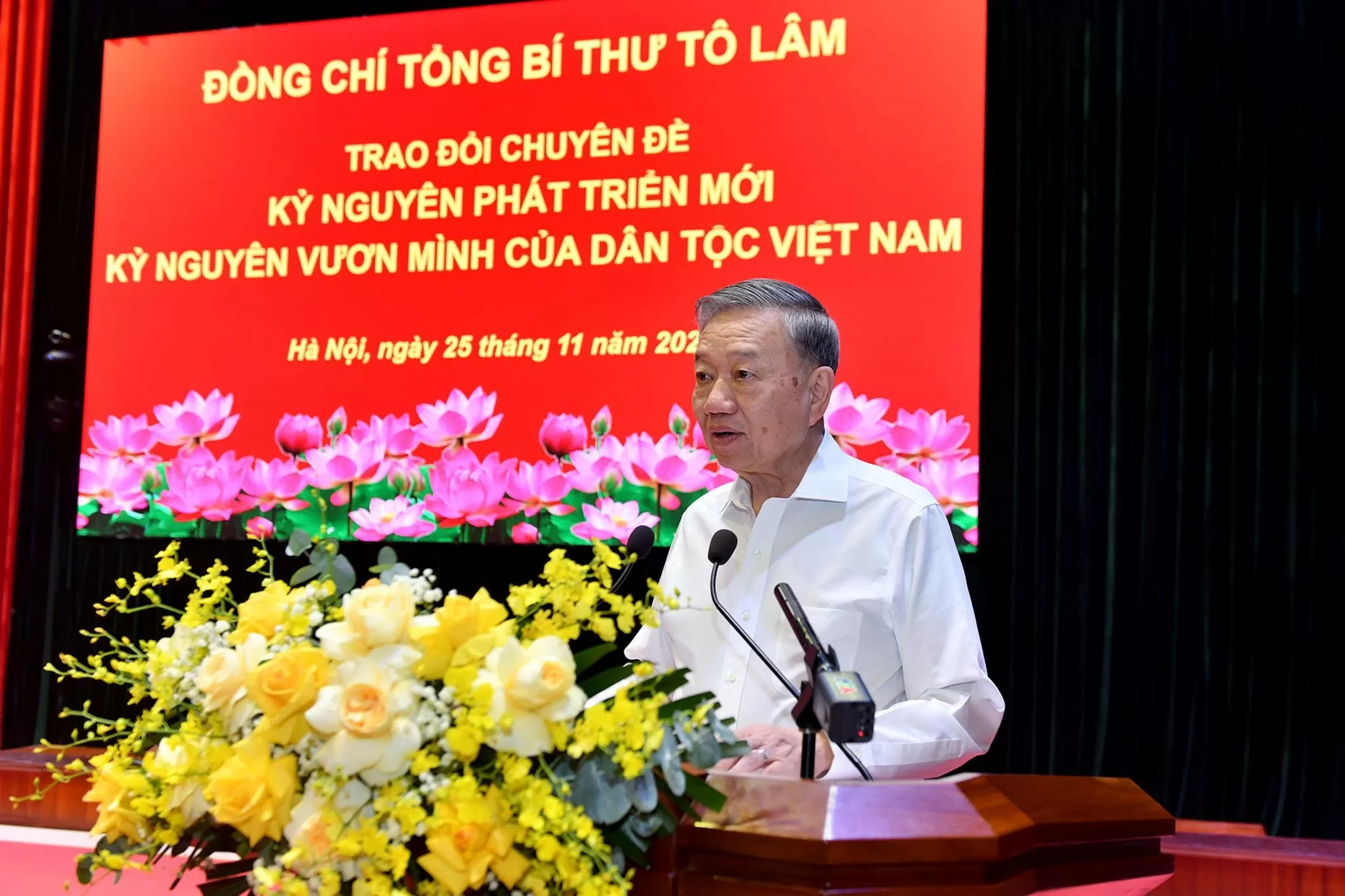 Tổng Bí thư Tô Lâm trao đổi chuyên đề về ‘Kỷ nguyên phát triển mới, kỷ nguyên vươn mình của dân tộc Việt Nam’. (Nguồn: nhandan.vn) Tổng Bí thư Tô Lâm trao đổi chuyên đề về ‘Kỷ nguyên phát triển mới, kỷ nguyên vươn mình của dân tộc Việt Nam’. (Nguồn: nhandan.vn)