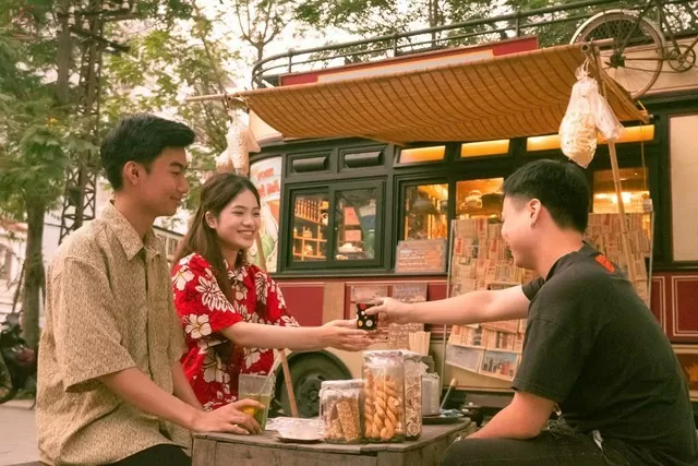 Độc đáo trải nghiệm 'thời bao cấp' tại chương trình quảng bá du lịch đêm Hà Nội Độc đáo trải nghiệm 'thời bao cấp' tại chương trình quảng bá du lịch đêm Hà Nội