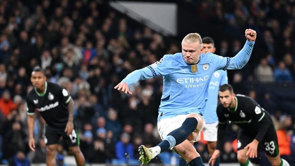 Erling Haaland phá kỷ lục ghi bàn và kiến tạo của huyền thoại MU Ruud van Nistelrooy