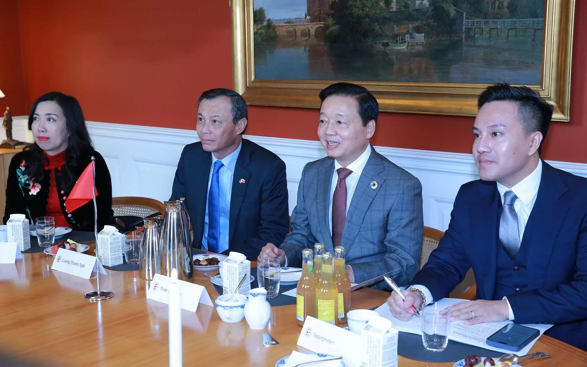 Phó Thủ tướng Trần Hồng Hà hội kiến Chủ tịch Quốc hội Đan Mạch Soren Gade Phó Thủ tướng Trần Hồng Hà hội kiến Chủ tịch Quốc hội Đan Mạch Soren Gade