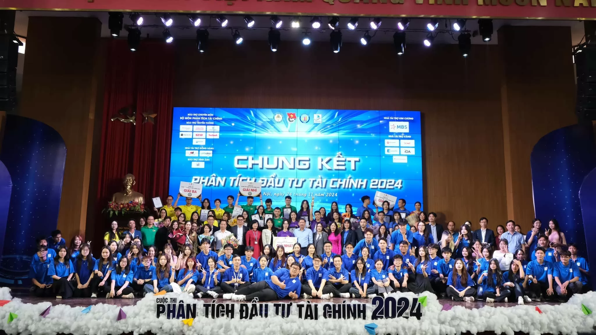 Chung kết cuộc thi Phân tích Đầu tư tài chính 2024: Kịch tính và những cảm xúc bùng nổ Chung kết cuộc thi Phân tích Đầu tư tài chính 2024: Kịch tính và những cảm xúc bùng nổ