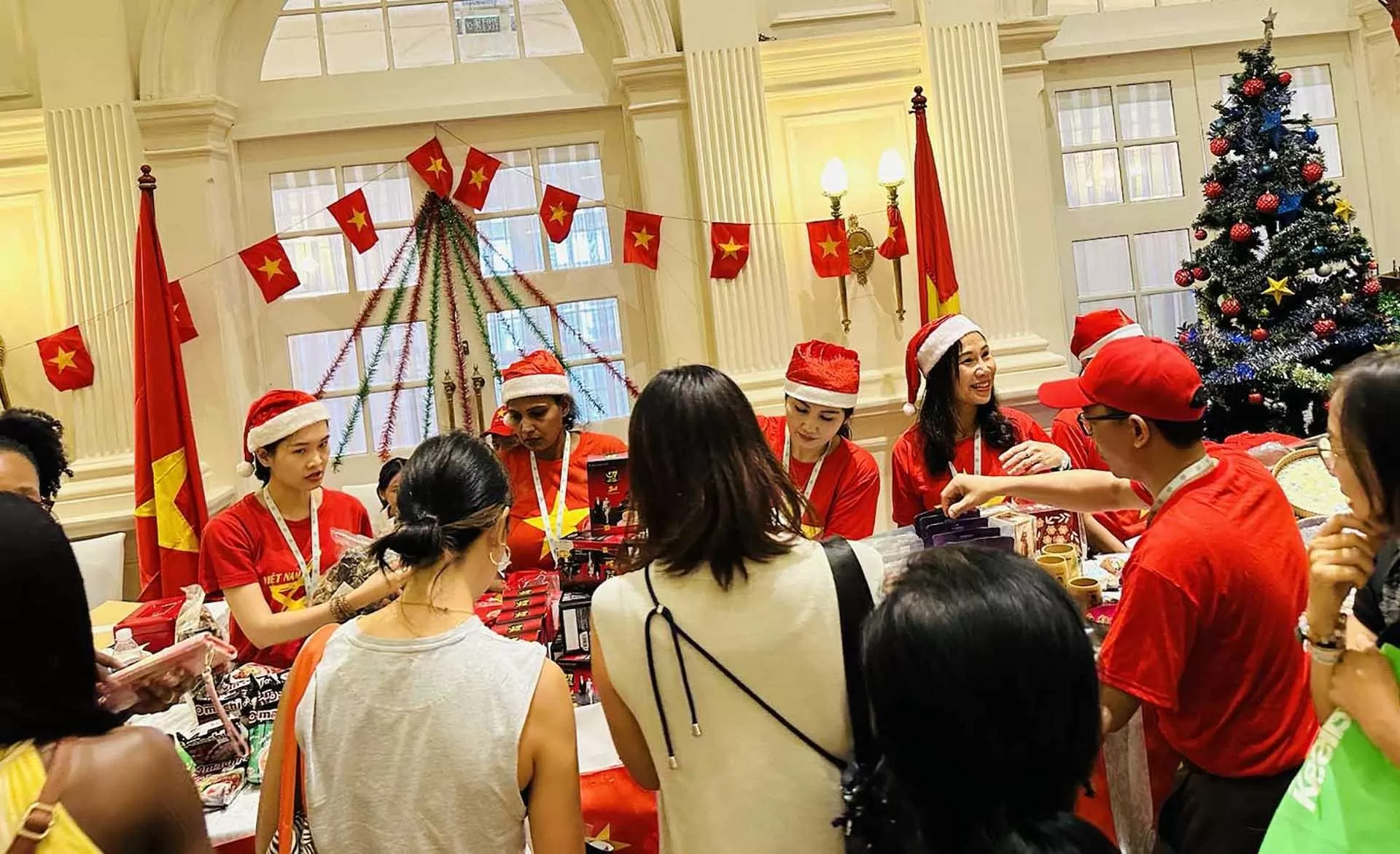 Đại sứ quán Việt Nam tại Sri Lanka tham gia Hội chợ từ thiện Giáng sinh quốc tế 2024 Đại sứ quán Việt Nam tại Sri Lanka tham gia Hội chợ từ thiện Giáng sinh quốc tế 2024