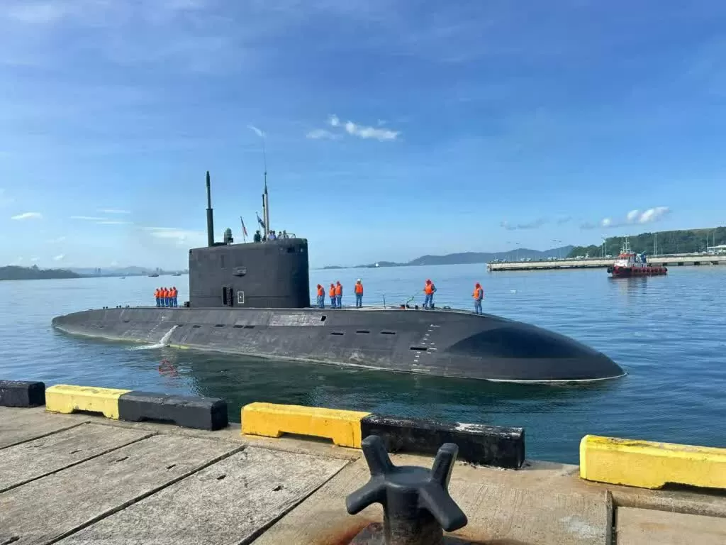 Tình hình Biển Đông: Nga đem tàu ngầm đến tập trận chung cùng Malaysia, Philippines mở 'sân chơi ngoại giao' mới Tình hình Biển Đông: Nga đem tàu ngầm đến tập trận chung cùng Malaysia, Philippines mở 'sân chơi ngoại giao' mới