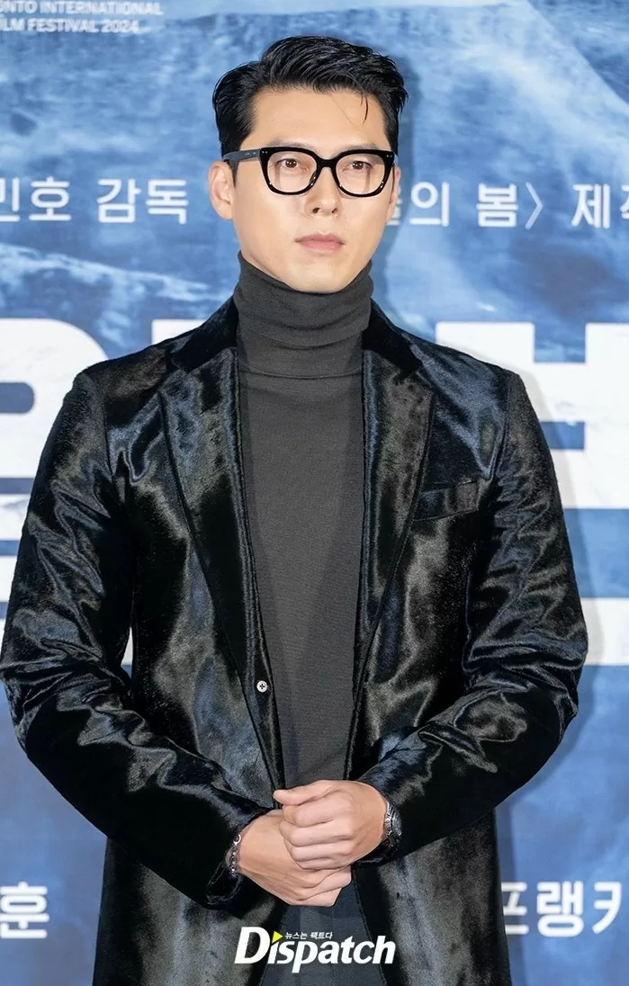 Tại họp báo, Hyun Bin thừa nhận, cảm thấy áp lực khi khắc họa nhân vật lịch sử nổi tiếng: Hyun Bin ngoại hình nổi bật dự họp báo ra mắt phim 'Cáp Nhĩ Tân'