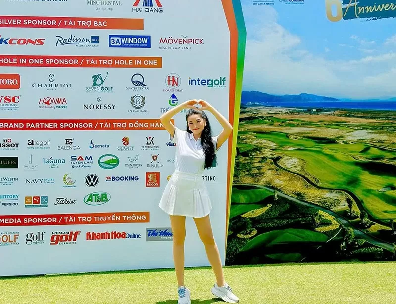MC golf Diễm Nhi luôn xinh đẹp mỗi khi xuất hiện. MC golf Diễm Nhi luôn xinh đẹp mỗi khi xuất hiện.
