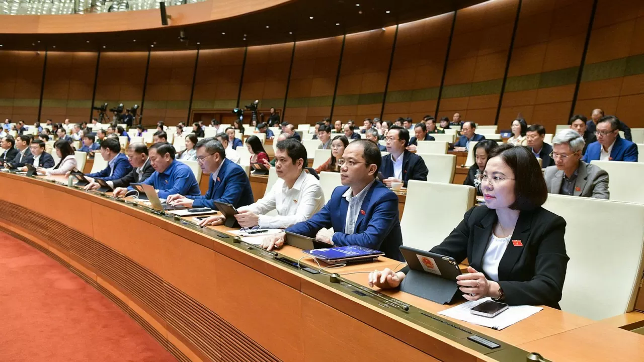 Hôm nay 28/11, Quốc hội tiếp tục họp riêng về công tác nhân sự, thảo luận 2 dự án luật và thông qua 1 Nghị quyết Hôm nay 28/11, Quốc hội tiếp tục họp riêng về công tác nhân sự, thảo luận 2 dự án luật và thông qua 1 Nghị quyết