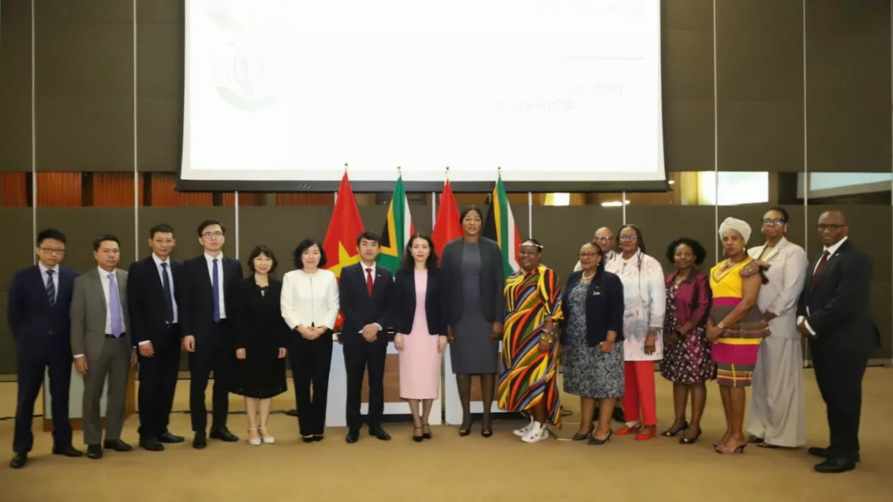 Thứ trưởng Ngoại giao Nguyễn Minh Hằng thăm Nam Phi và đồng chủ trì Kỳ họp Diễn đàn Đối tác liên Chính phủ hai nước Thứ trưởng Ngoại giao Nguyễn Minh Hằng thăm Nam Phi và đồng chủ trì Kỳ họp Diễn đàn Đối tác liên Chính phủ hai nước