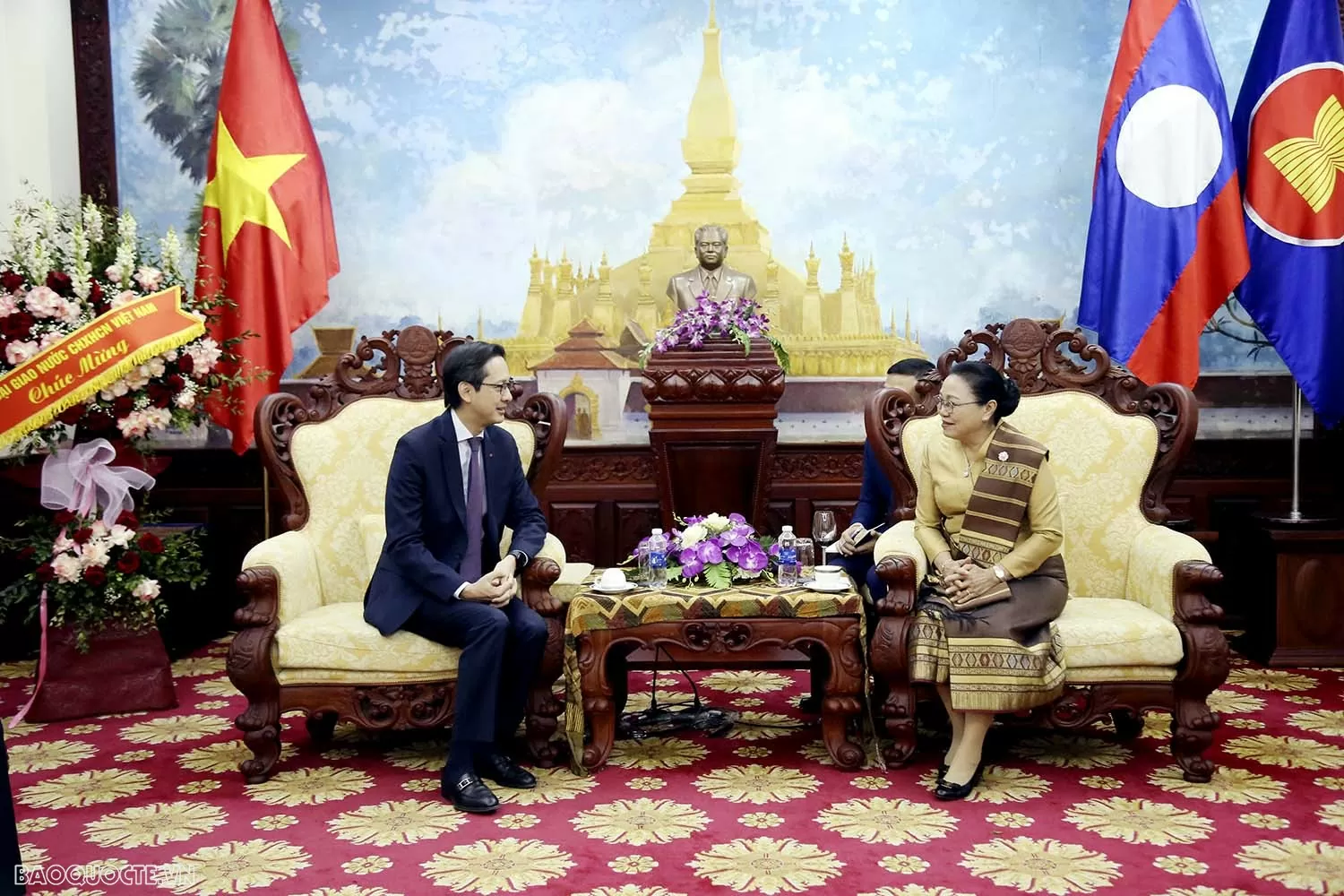 Việt Nam – Lào: Mối quan hệ song phương bền chặt Thứ trưởng Đỗ Hùng Việt chúc mừng Đại sứ quán Lào tại Việt Nam nhân dịp Quốc khánh