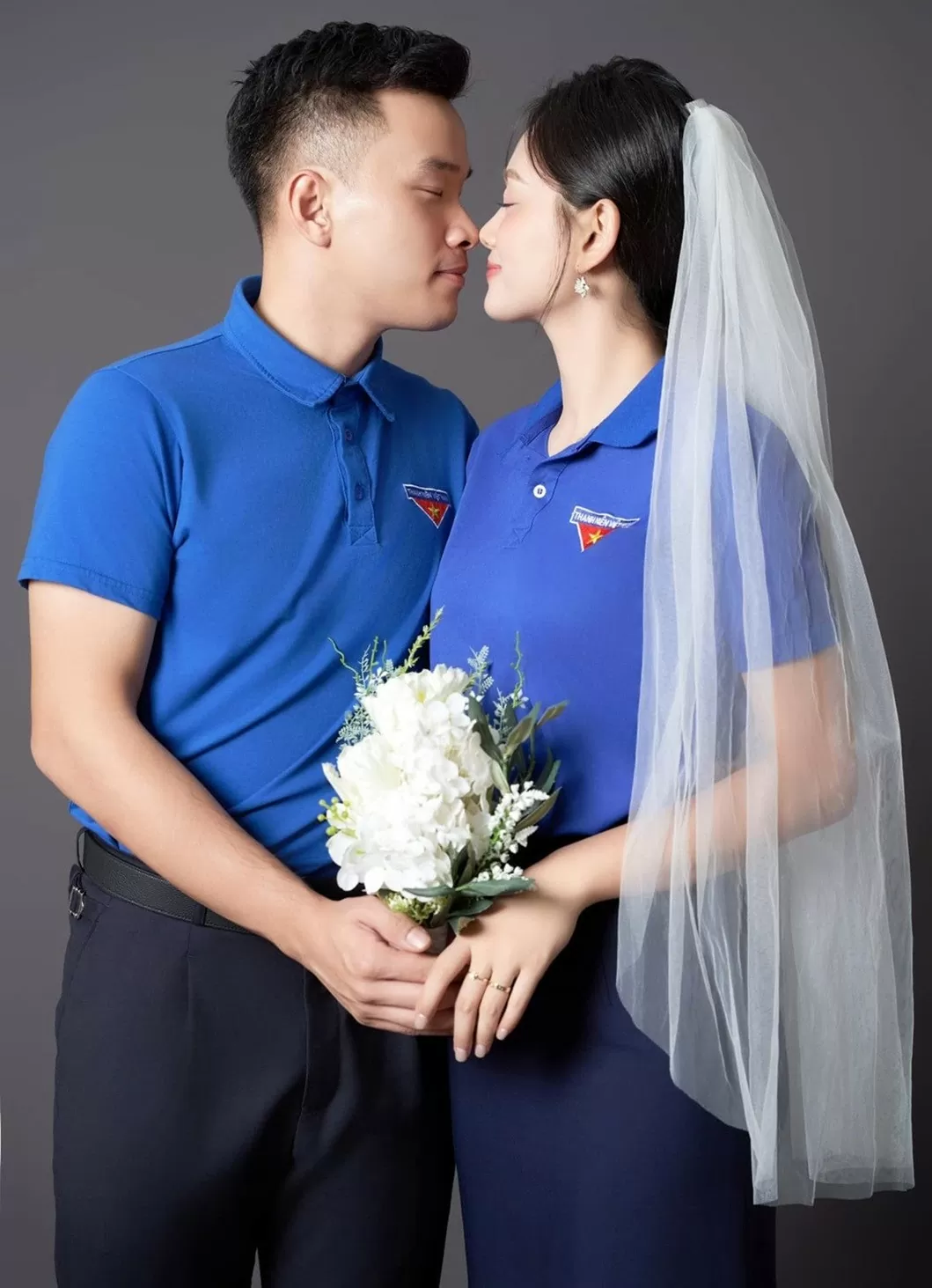 Bộ ảnh cưới phong cách Đoàn viên thanh niên của Hoa khôi bóng chuyền Nguyễn Thu Hoài Bộ ảnh cưới phong cách Đoàn viên thanh niên của Hoa khôi bóng chuyền Nguyễn Thu Hoài
