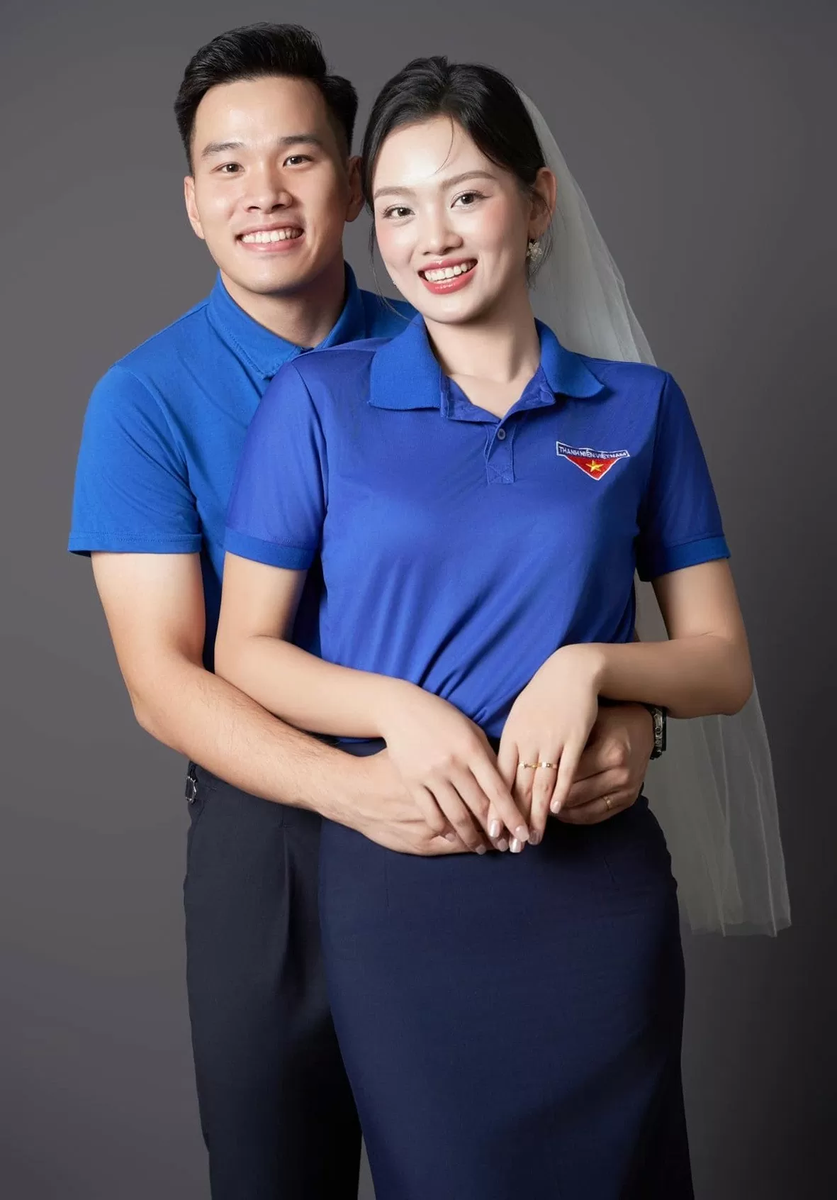 Bộ ảnh cưới phong cách Đoàn viên thanh niên của Hoa khôi bóng chuyền Nguyễn Thu Hoài Bộ ảnh cưới phong cách Đoàn viên thanh niên của Hoa khôi bóng chuyền Nguyễn Thu Hoài