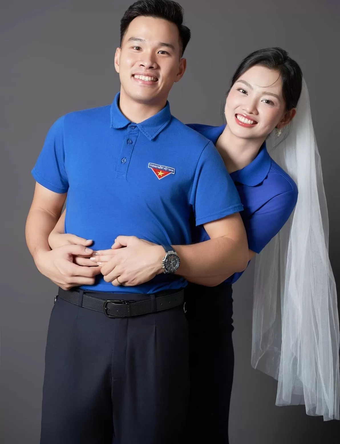 Bộ ảnh cưới phong cách Đoàn viên thanh niên của Hoa khôi bóng chuyền Nguyễn Thu Hoài Bộ ảnh cưới phong cách Đoàn viên thanh niên của Hoa khôi bóng chuyền Nguyễn Thu Hoài