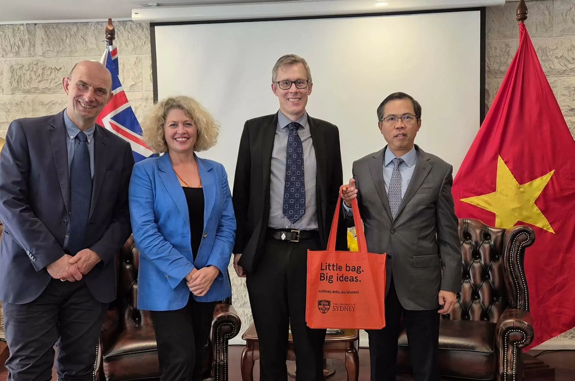 Hợp tác giáo dục, đào tạo là một trong các lĩnh vực ưu tiên trong quan hệ Việt Nam-Australia Hợp tác giáo dục, đào tạo là một trong các lĩnh vực ưu tiên trong quan hệ Việt Nam-Australia