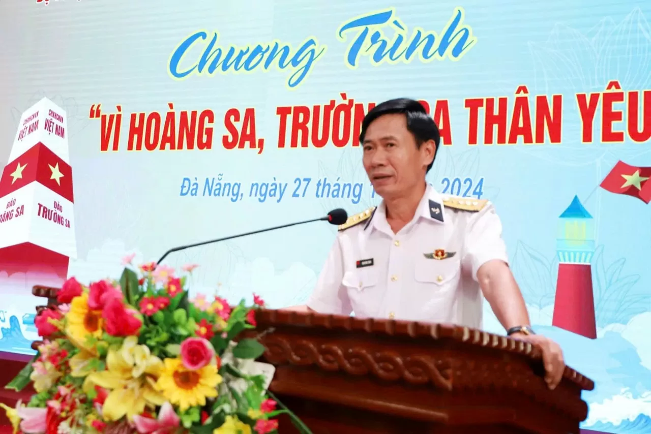 Đại tá Phạm Đình Thành, Phó Chính ủy Vùng 3 Hải quân phát biểu. Đại tá Phạm Đình Thành, Phó Chính ủy Vùng 3 Hải quân phát biểu.