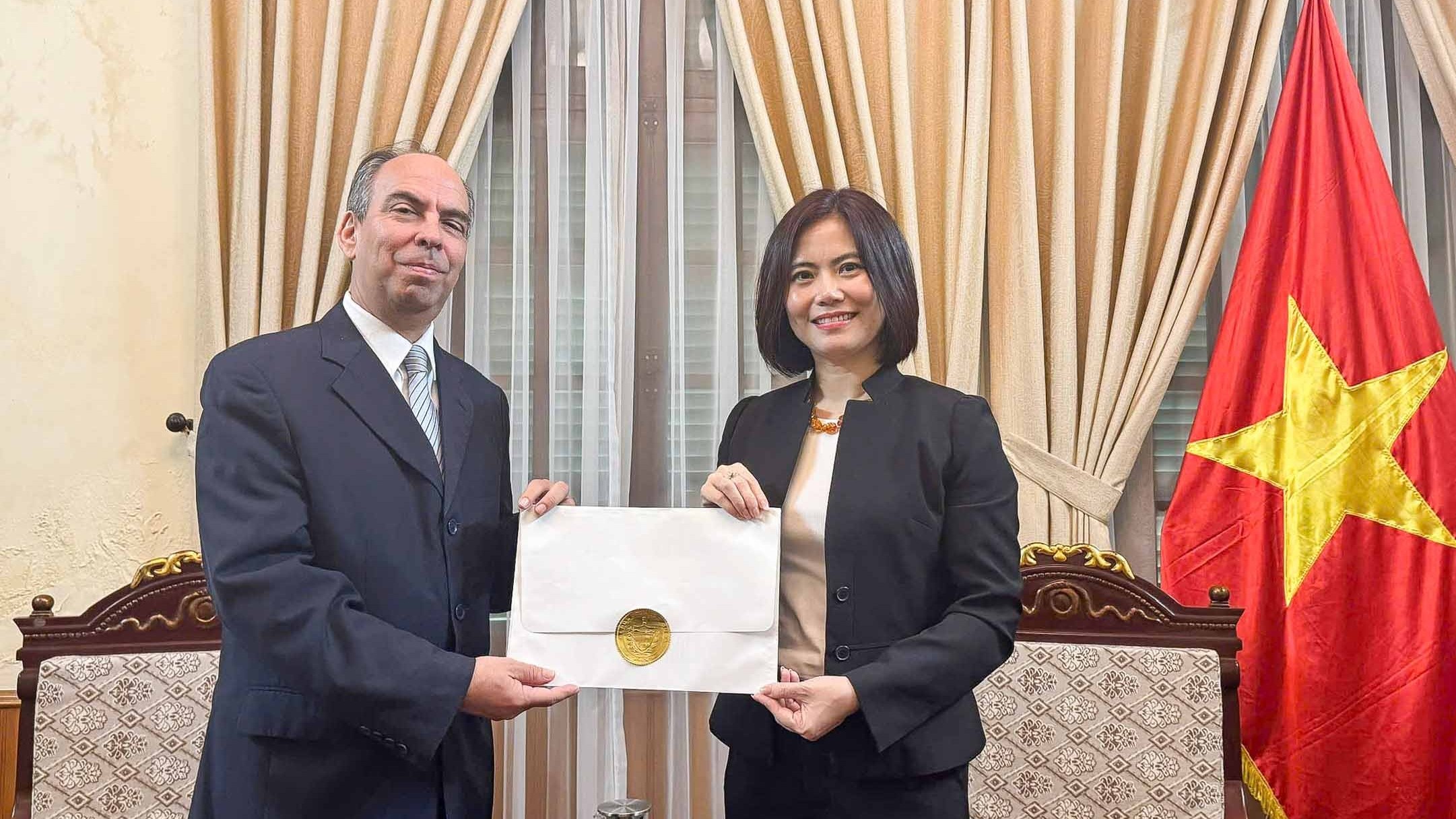 Cục Lễ tân Nhà nước tiếp nhận bản sao Uỷ nhiệm thư bổ nhiệm Đại sứ Cuba tại Việt Nam