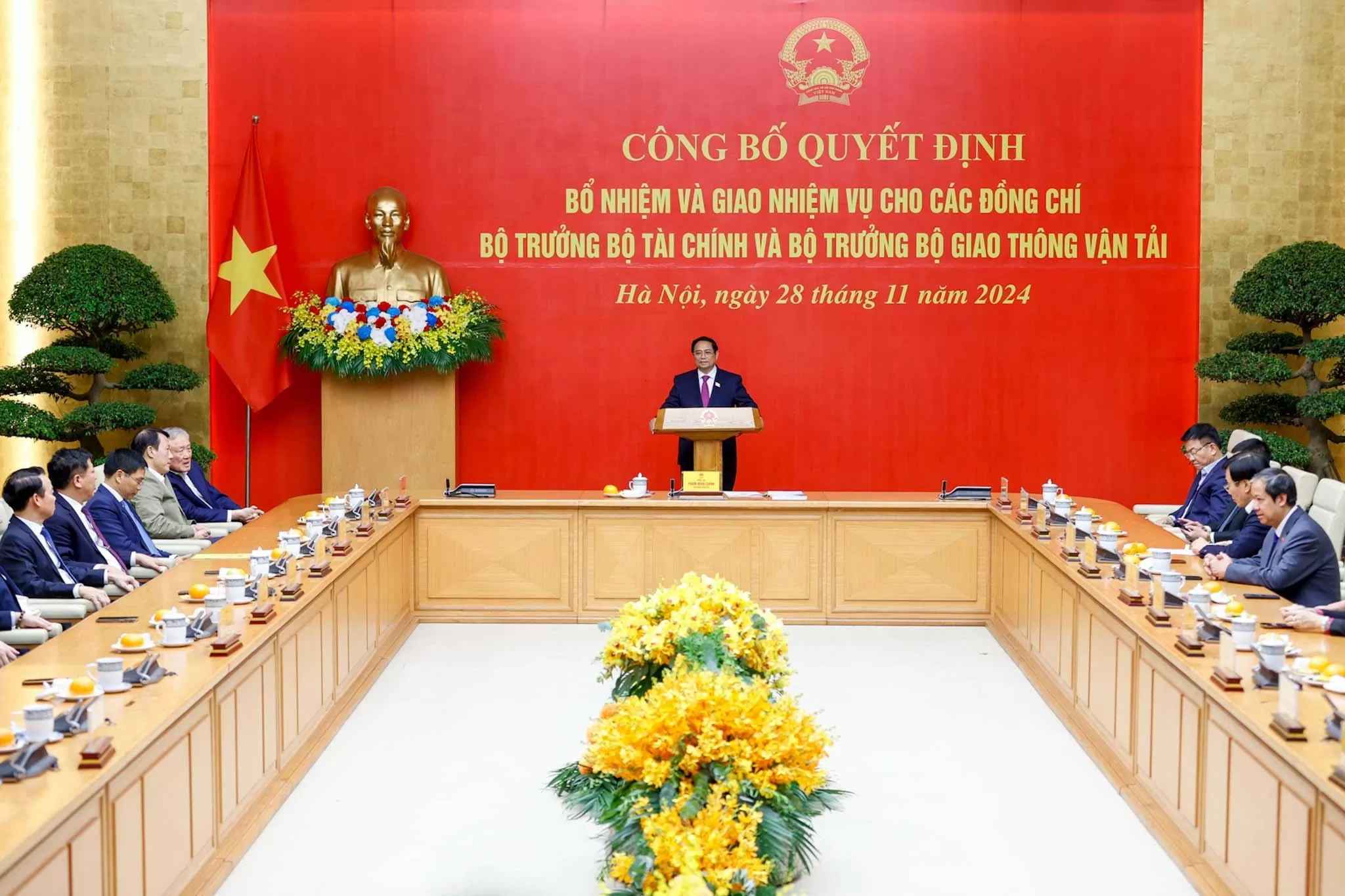 Thủ tướng Phạm Minh Chính trao quyết định bổ nhiệm và giao nhiệm vụ cho 2 tân Bộ trưởng Thủ tướng Phạm Minh Chính trao quyết định bổ nhiệm và giao nhiệm vụ cho 2 tân Bộ trưởng